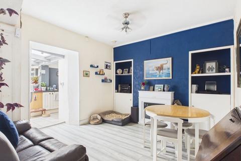 3 bedroom house for sale, Dolcoath Road Camborne - Lovely family home with three bedrooms within a short walk of town