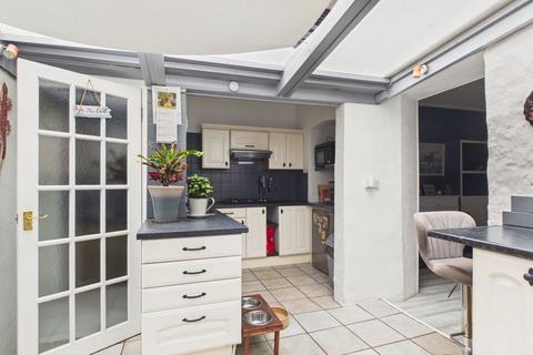 3 bedroom house for sale, Dolcoath Road Camborne - Lovely family home with three bedrooms within a short walk of town