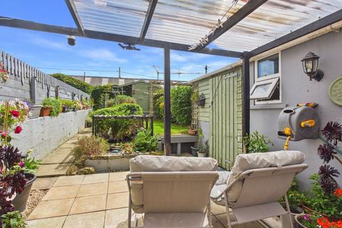 3 bedroom house for sale, Dolcoath Road Camborne - Lovely family home with three bedrooms within a short walk of town
