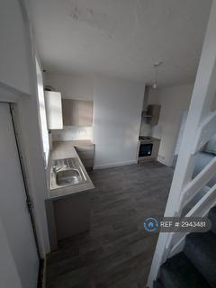 2 bedroom terraced house to rent, Hinde Street, Manchester, M40