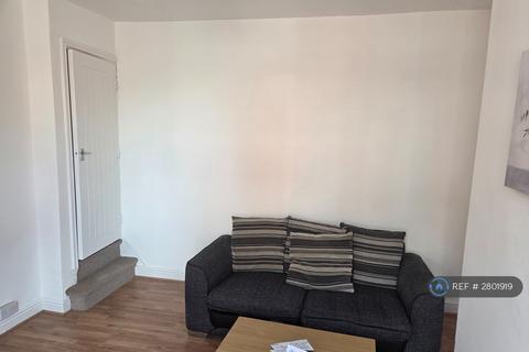 2 bedroom terraced house to rent, Upper Woodview Place, Leeds, LS11