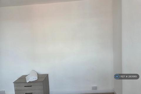 2 bedroom terraced house to rent, Upper Woodview Place, Leeds, LS11