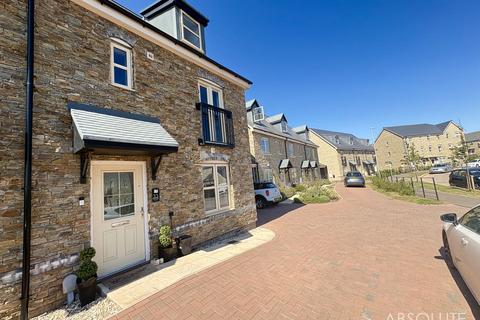 4 bedroom semi-detached house to rent, Pasture Drive, Paignton, TQ4
