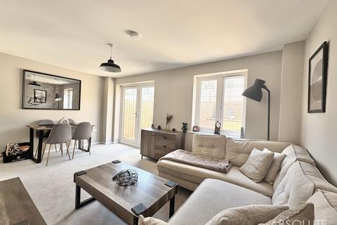 4 bedroom semi-detached house to rent, Pasture Drive, Paignton, TQ4