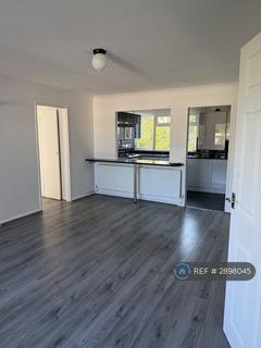 2 bedroom flat to rent, Romford Road, Chigwell, IG7