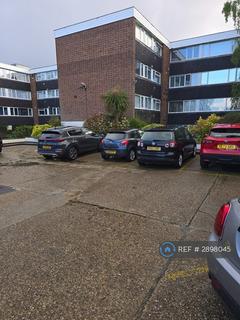 2 bedroom flat to rent, Romford Road, Chigwell, IG7
