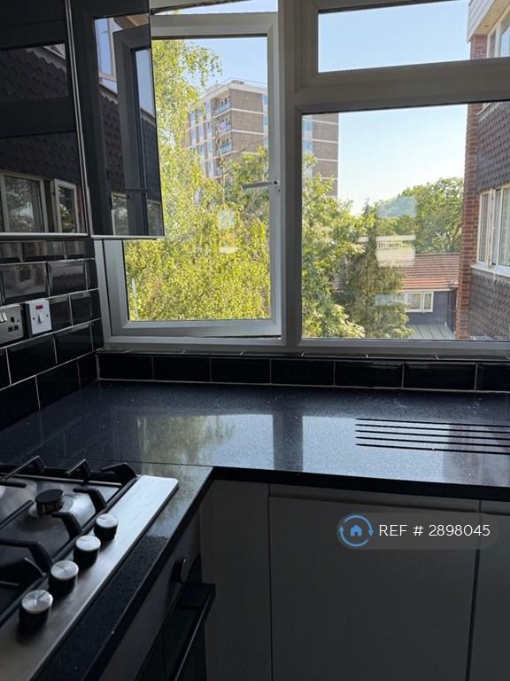 Apartment in Chigwell - More