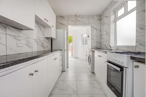 4 bedroom semi-detached house to rent, Sutton Hall Road, Hounslow TW5