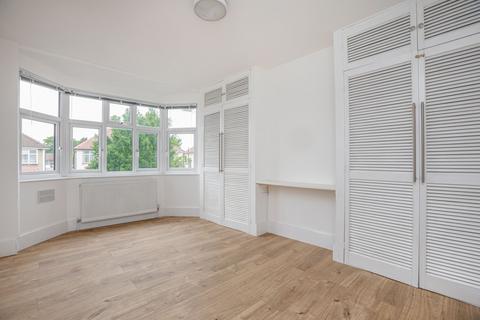 4 bedroom semi-detached house to rent, Sutton Hall Road, Hounslow TW5