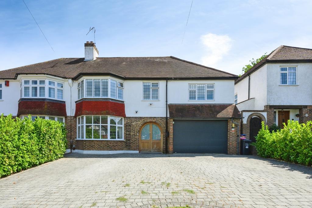 Detached house exterior, driveway, garage