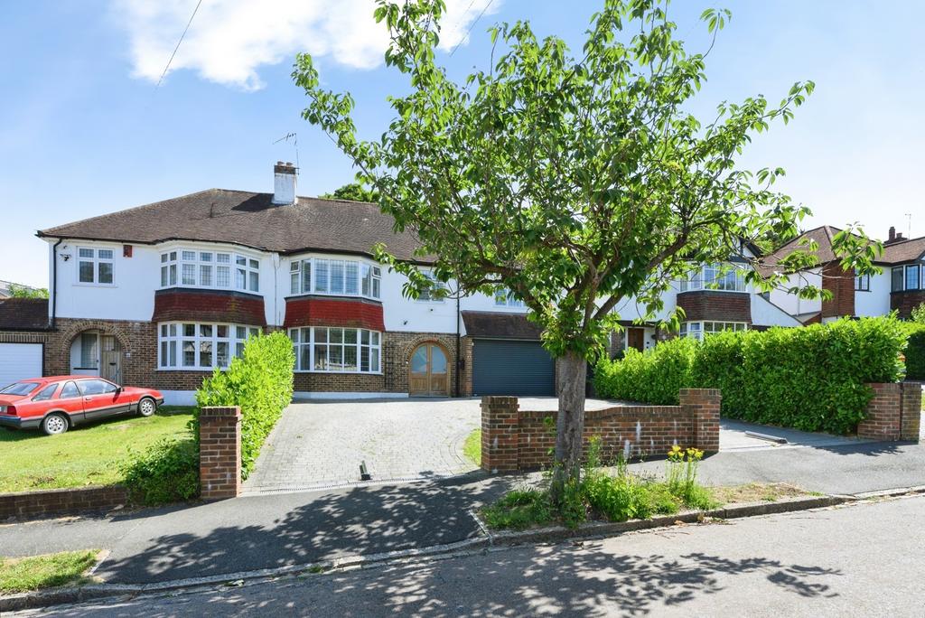 Detached house exterior, driveway