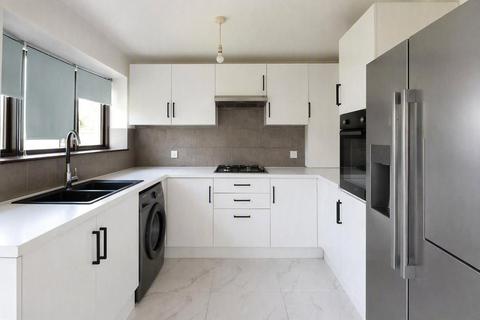 3 bedroom end of terrace house for sale, Flamingo Walk, Hornchurch, RM12