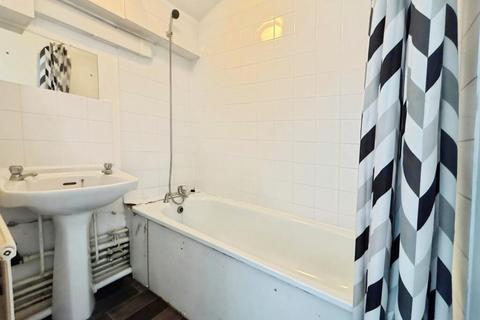 2 bedroom flat to rent, Bushfield Court, PETERBOROUGH, PE2
