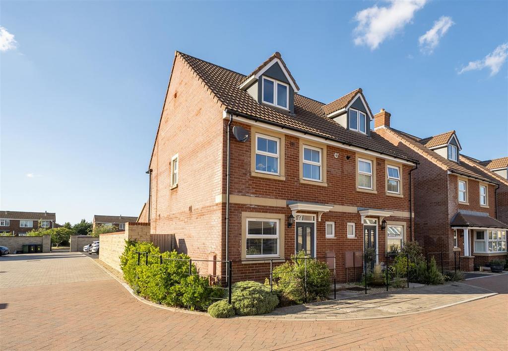 Detached house exterior, driveway