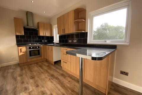 3 bedroom semi-detached house to rent, Summerville Road, Salford