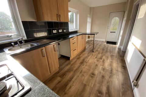 3 bedroom semi-detached house to rent, Summerville Road, Salford