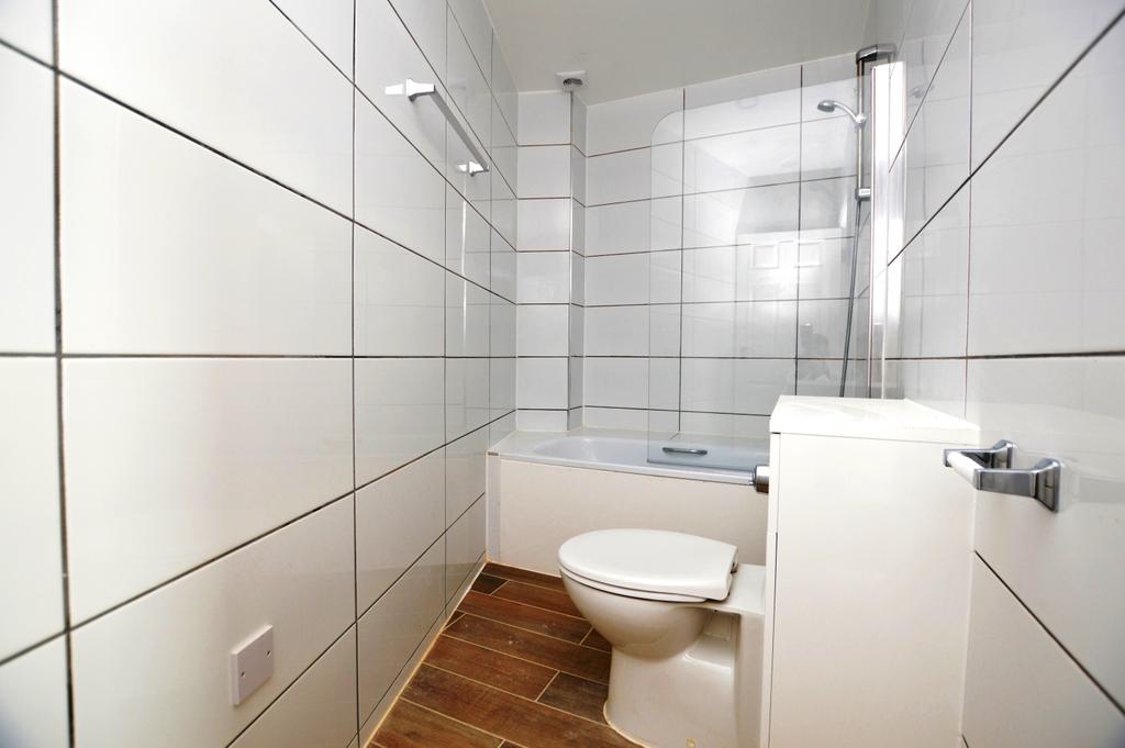 Apartment in Croydon, Broad Green - View 3