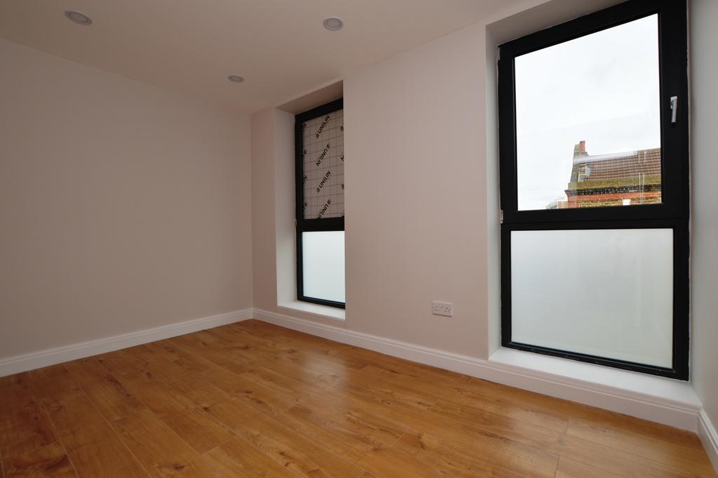 Apartment in Croydon, Broad Green - View 4