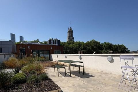 Studio to rent, Commercial Road