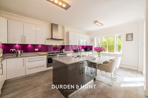 5 bedroom detached house for sale, The Pavilions, Ongar, CM5