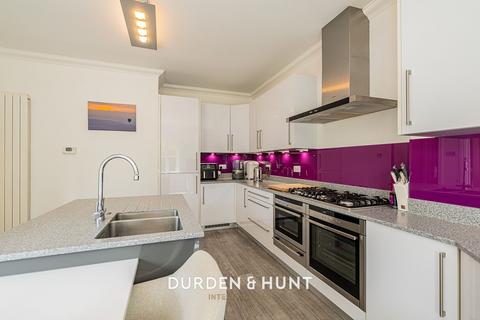 5 bedroom detached house for sale, The Pavilions, Ongar, CM5
