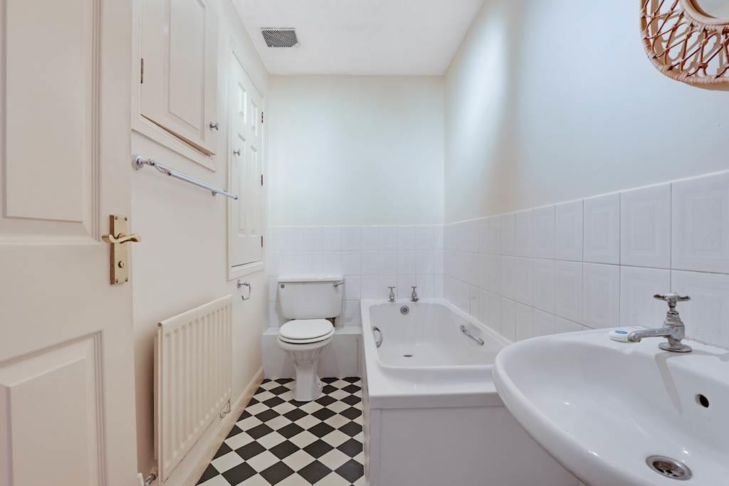 14-1490 JHProp Wpen - 36 Kangley Bridge Road - 29-sm