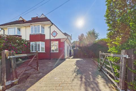 Herlwyn Avenue, Ruislip, HA4