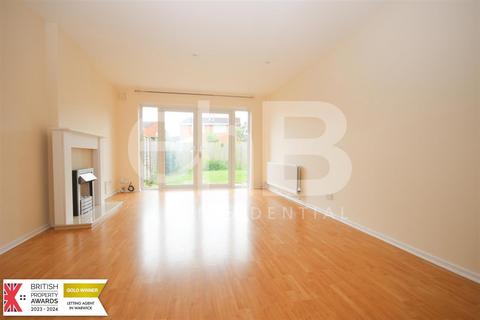 2 bedroom semi-detached house to rent, Armstrong Close, Leamington Spa