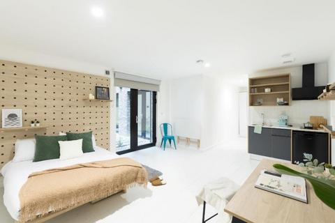 Studio to rent, Commercial Road