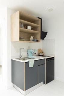 Studio to rent, Commercial Road