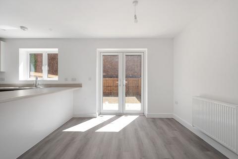 3 bedroom end of terrace house to rent, Charles Dyer Close, Melton Mowbray, LE13