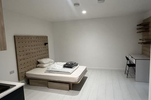 Studio to rent, Commercial Road