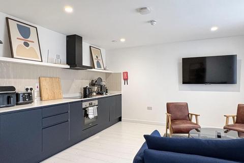 Studio to rent, Commercial Road