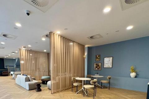 Studio to rent, Commercial Road