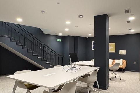Studio to rent, Commercial Road