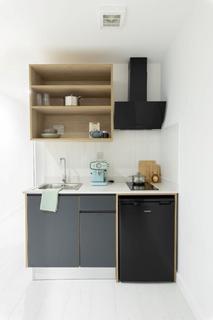 Studio to rent, Commercial Road