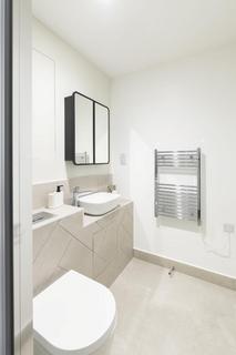 Studio to rent, Commercial Road