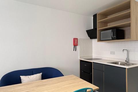 Studio to rent, Commercial Road