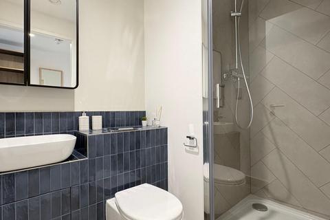Studio to rent, Commercial Road