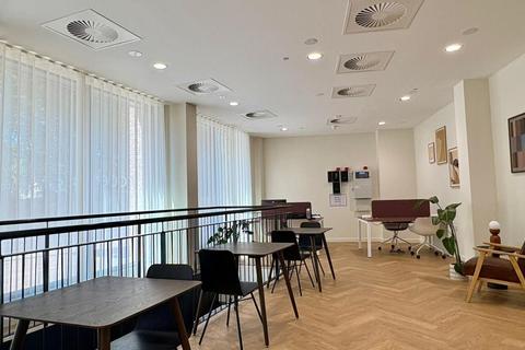 Studio to rent, Commercial Road