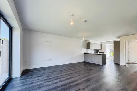 3 bedroom semi-detached house to rent, Brickyard Close, Levenshulme, Manchester, M19
