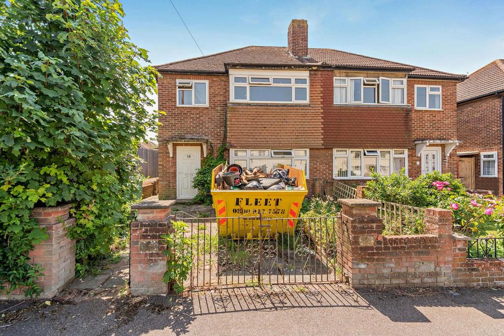 Detached house exterior, driveway