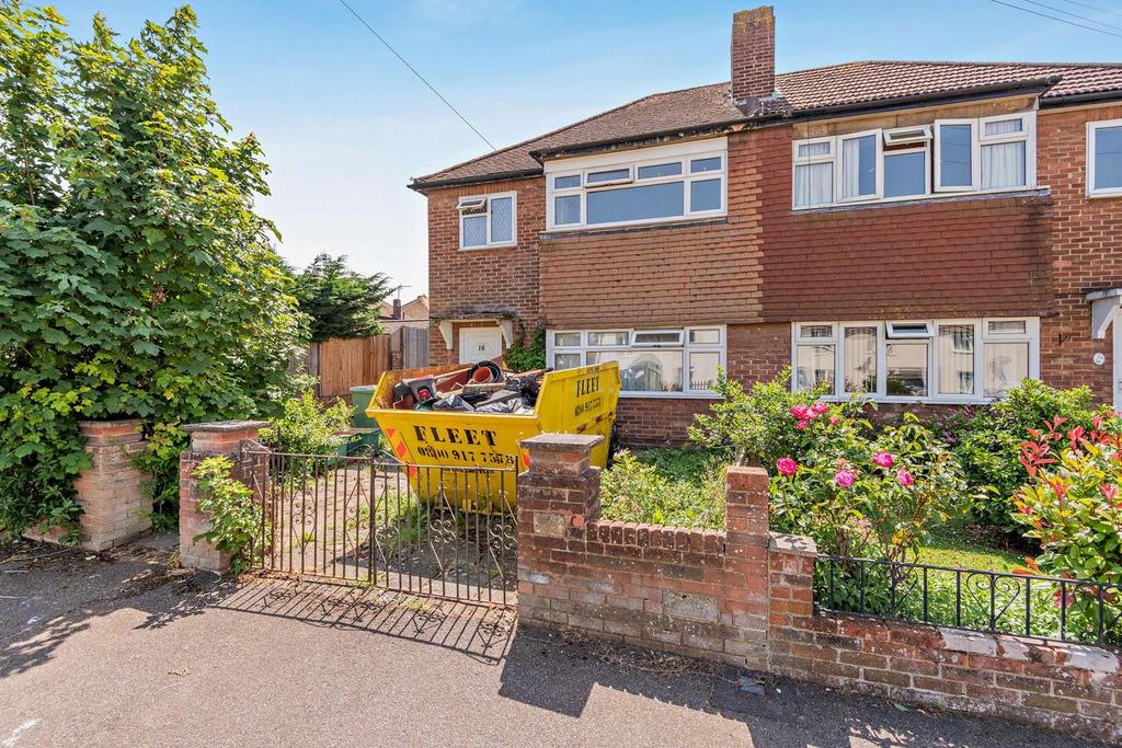 Detached house exterior, driveway