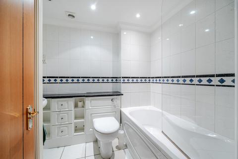 2 bedroom flat for sale, London Road, Marlborough, SN8