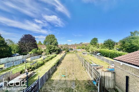 3 bedroom end of terrace house for sale, Shelley Road, Luton