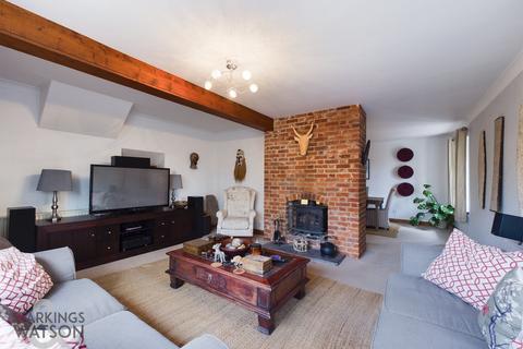 4 bedroom barn conversion to rent, Hall Road, Blofield Heath, Norwich