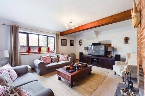 4 bedroom barn conversion to rent, Hall Road, Blofield Heath, Norwich