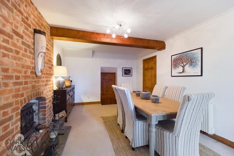 4 bedroom barn conversion to rent, Hall Road, Blofield Heath, Norwich