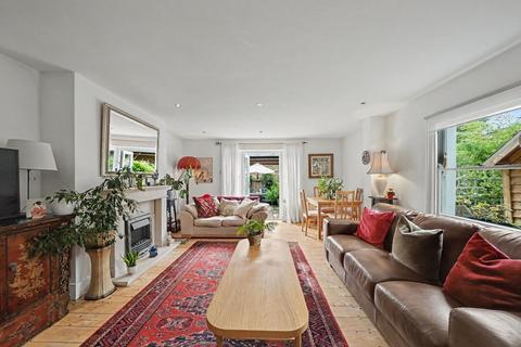 Dynevor Road, London, N16