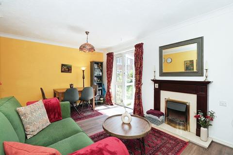 1 bedroom flat for sale, Culverley Road, London, SE6